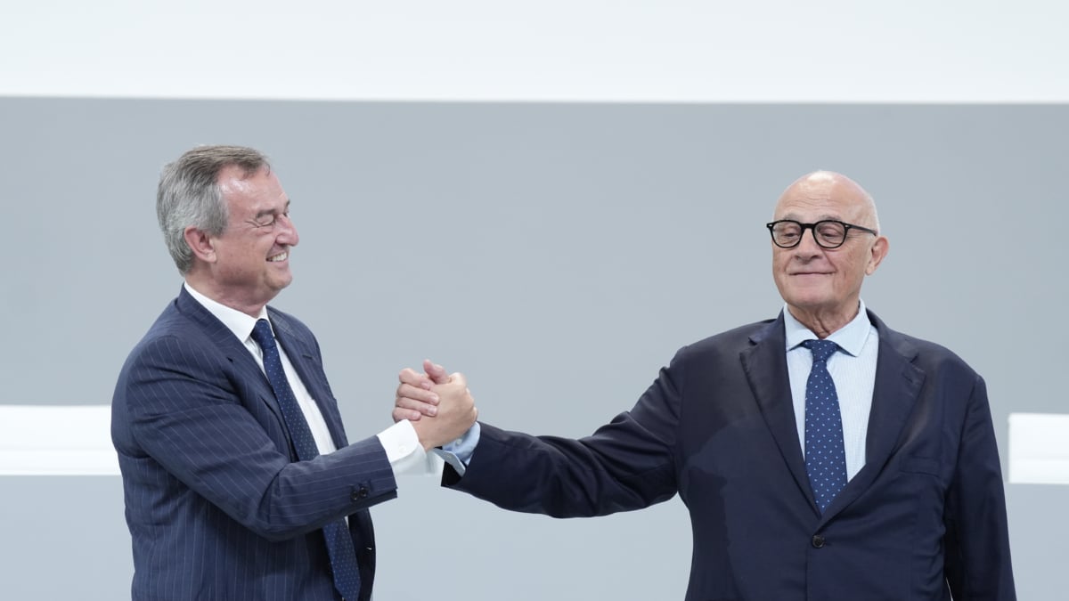 El CEO del Banco Sabadell, César González-Bueno (i), y el presidente del Banco Sabadell, Josep Oliu.