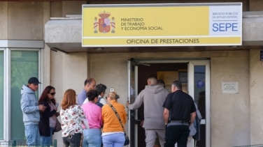 El paro baja en septiembre gracias a construcción y servicios, sigue en mínimos desde 2007