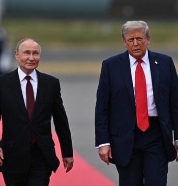 Trump y Putin acuerdan una nueva cumbre en Budapest tras una conversación [...]