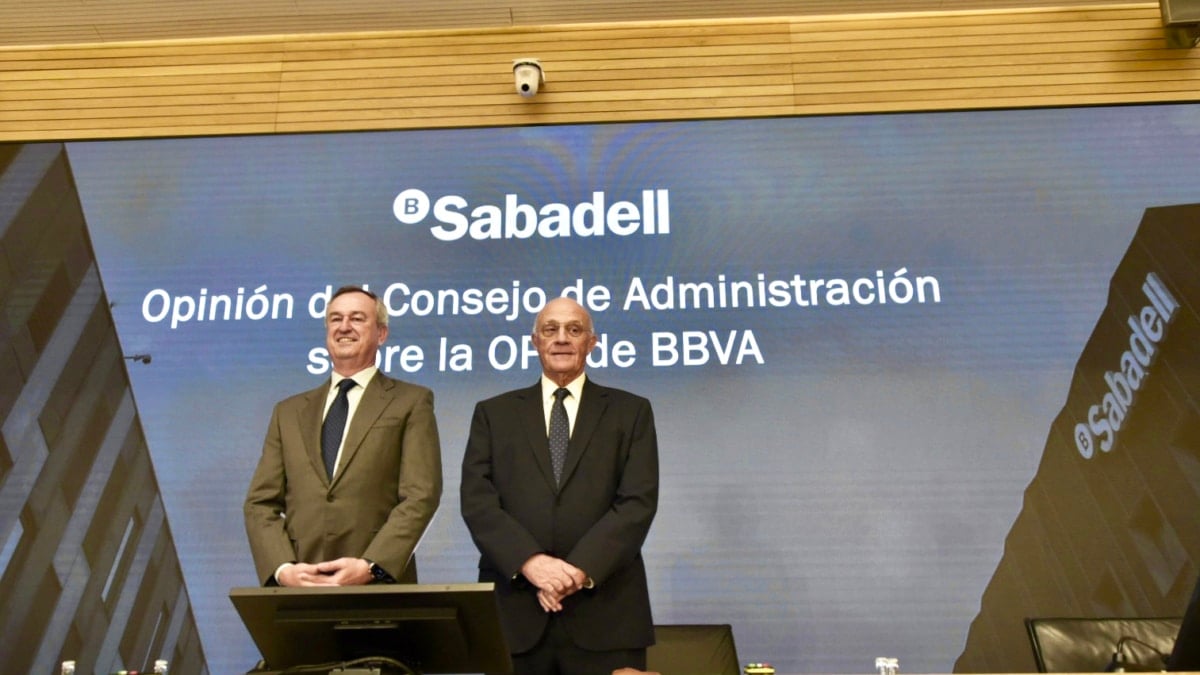 El presidente de Banco Sabadell, Josep Oliu; el consejero delegado César González-Bueno.