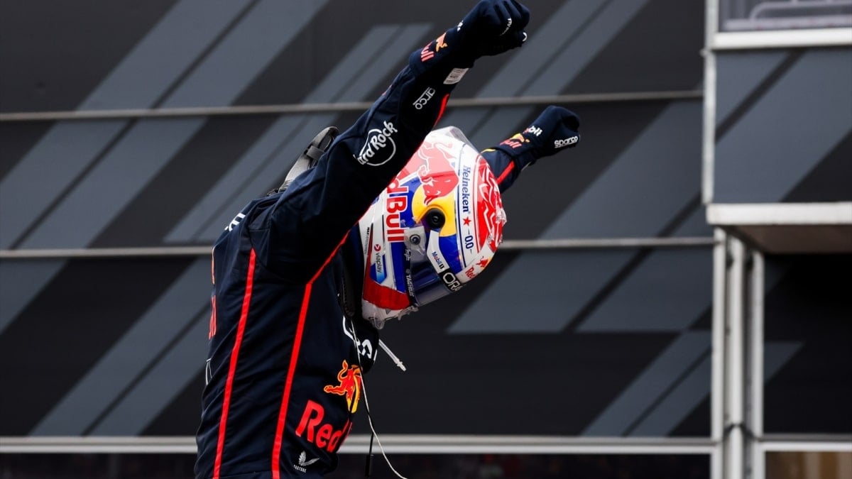 Imagen de la victoria de Max Verstappen en el circuito de Bakú, Azerbaijan.