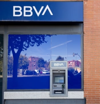 La prima para los accionistas de Sabadell se ancla al terreno positivo [...]