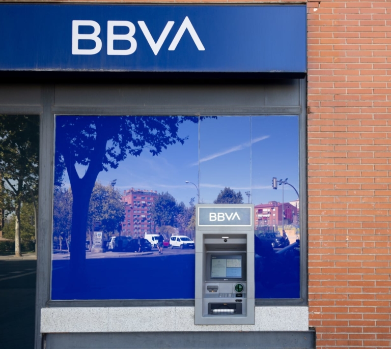 La prima para los accionistas de Sabadell se ancla al terreno positivo en la recta final de la opa de BBVA