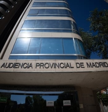 La Audiencia de Madrid juzga a un hombre por el asesinato de [...]