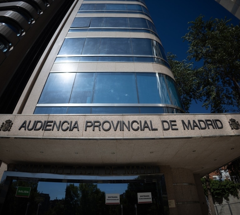 Juzgan a un vecino de Serranillos (Madrid) acusado de agresión sexual continuada contra las nietas de su pareja