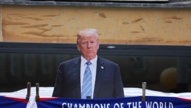 Miles de personas protestan en EEUU contra el “autoritarismo” de Trump: "No queremos reyes"