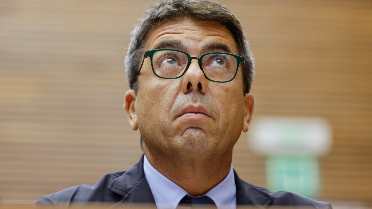 Mazón maneja sondeos internos que le dan 35 escaños y suma con Vox, que crece 4