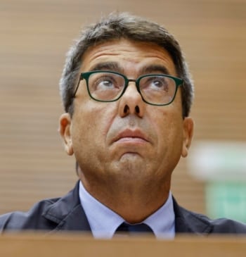 Mazón maneja sondeos internos que le dan 35 escaños y suma con [...]