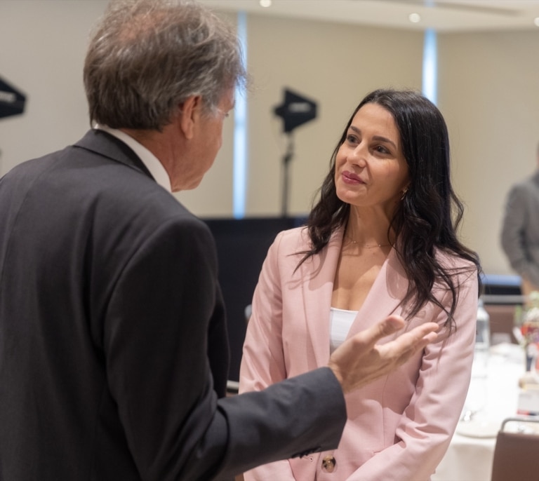 A Inés Arrimadas la han raptado linkedineses como marcianos