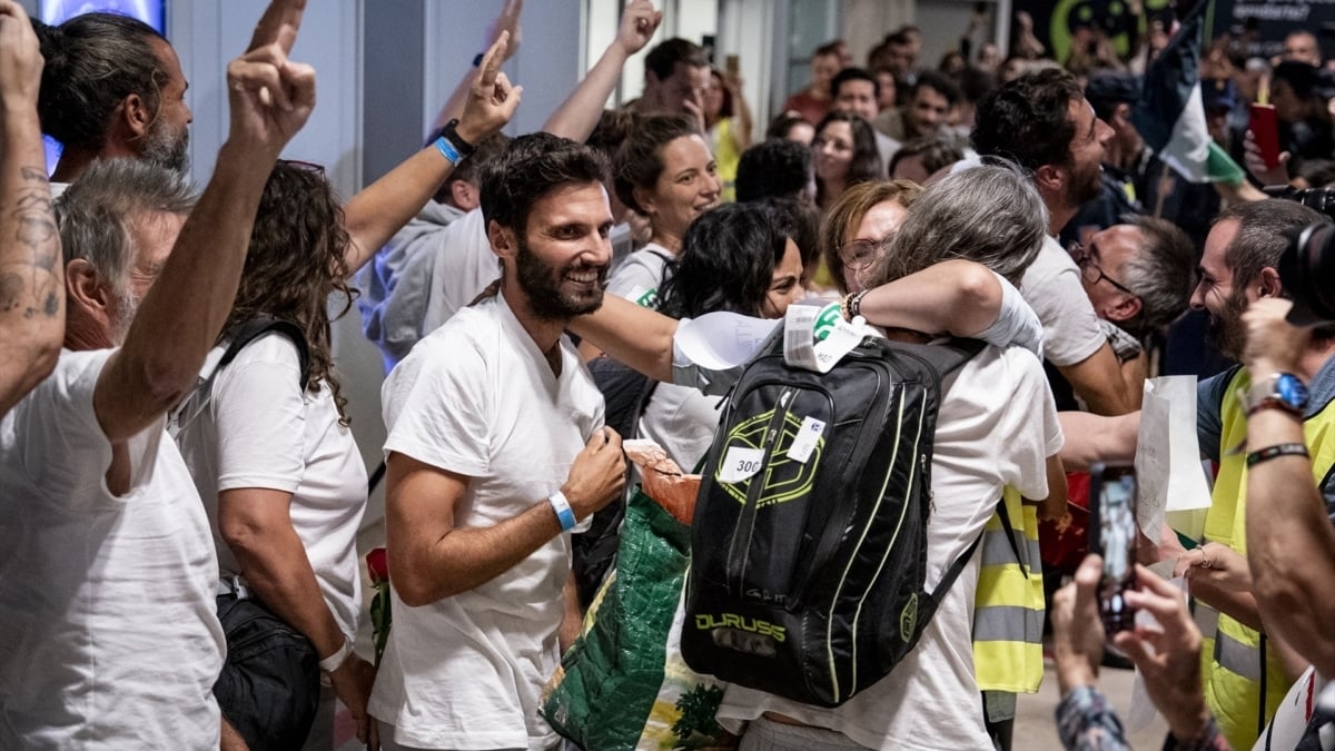 Llegada de los 21 ciudadanos españoles integrantes de la Sumud Global Flotilla al Aeropuerto Adolfo Suárez Madrid-Barajas