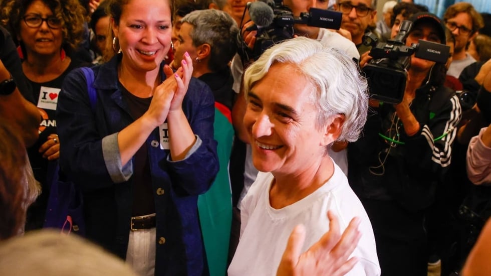 Ada Colau devuelta por las aguas 