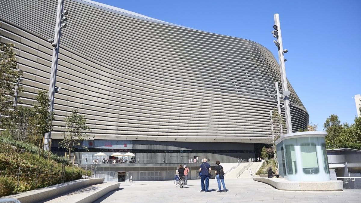La justicia se posiciona con los vecinos y bloquea los aparcamientos del Bernabéu