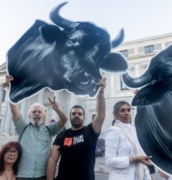 La abstención del PSOE impide que el Congreso tramite la ILP para [...]