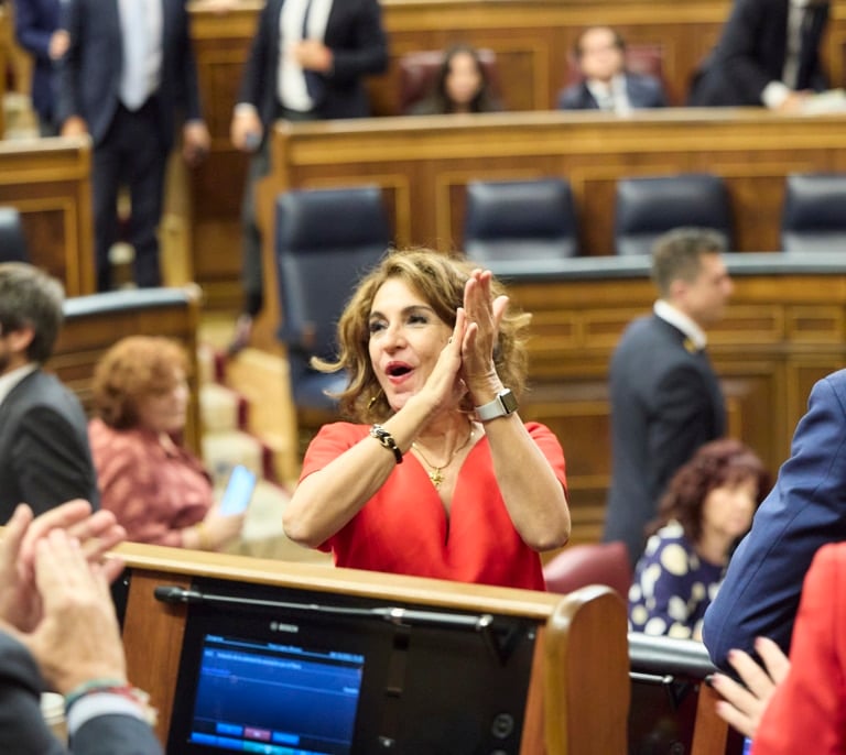 Negociación de infarto, un error y una luna de miel: cómo el Gobierno salvó dos votaciones claves