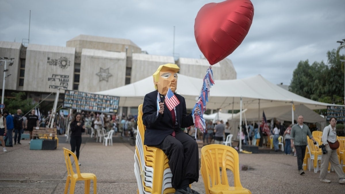 Trump y Sánchez compartiendo Nobel o colchón