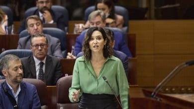 Ayuso rechaza "una lista negra de médicos" y dice que el registro de objetores al aborto "pone en peligro" artículos de la CE