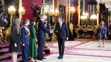 Sánchez abandona el Palacio Real con prisa para viajar a Egipto y Feijóo ironiza: "¿No le gusta el día de la Hispanidad?"