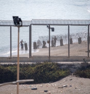 Despliegue policial en la frontera de Ceuta ante un posible cruce masivo [...]