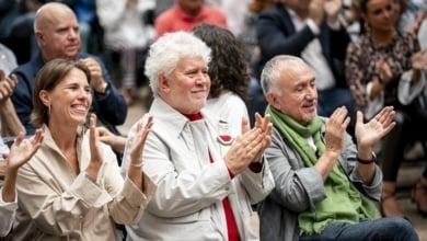Almodóvar premiado por la UGT ante tres ministros: “Este tipo de Gobierno es más necesario que nunca”