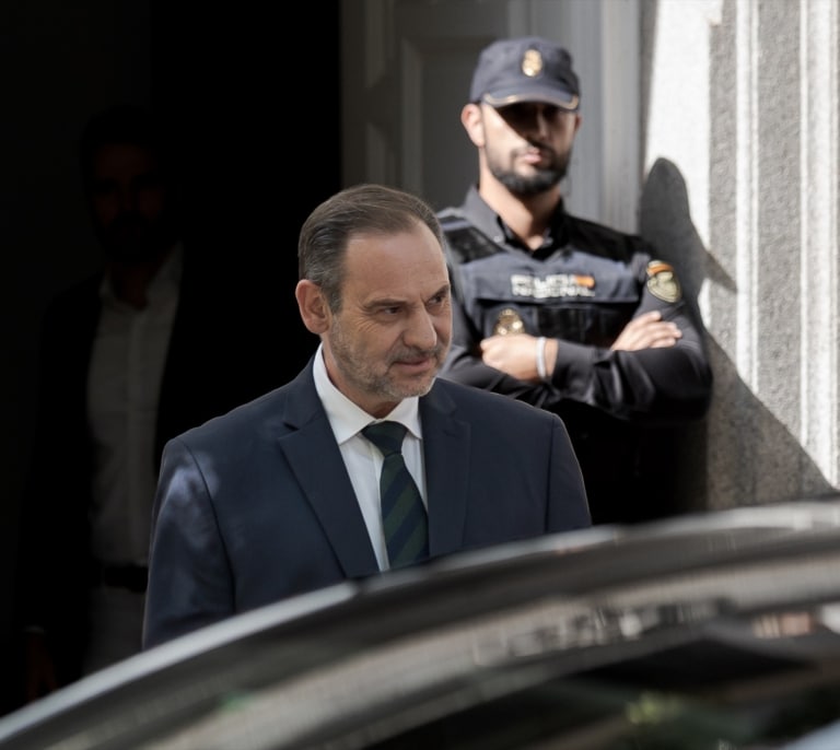 El juez Puente muestra su "estupor" porque Ábalos siga siendo diputado y pide "reflexionar" al Congreso