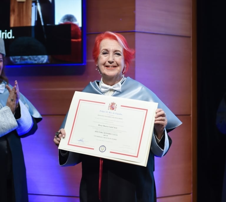 Rosa María Calaf: "Mentir es fácil y barato; contrastar es difícil y caro"