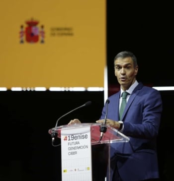 A la tercera va la vencida
