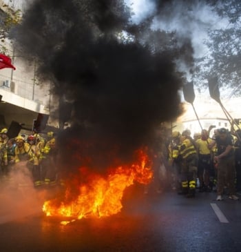 Miles de bomberos forestales de toda España se manifiestan en Madrid para [...]
