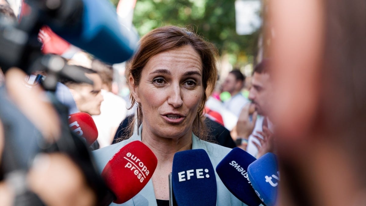 Mónica García carga contra Ayuso por irse "al rancho de Trump" sin decir si va a cumplir la ley del aborto