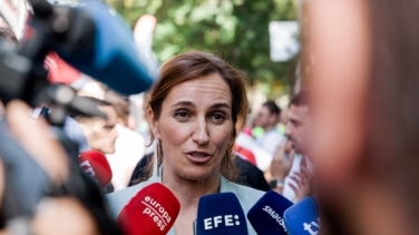 Mónica García carga contra Ayuso por irse "al rancho de Trump" sin decir si va a cumplir la ley del aborto