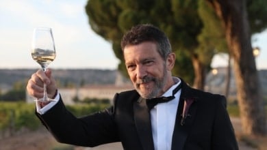 Así ha sido el brindis de Antonio Banderas con los periodistas por la boda de su hija en Abadía Retuerta
