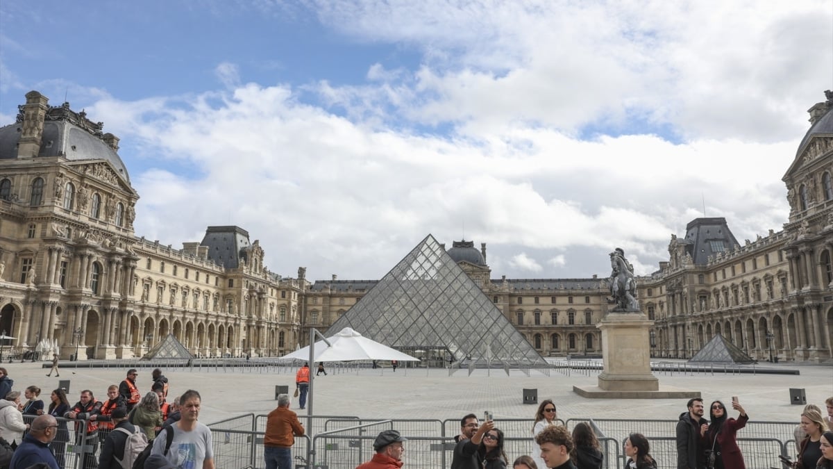 Detienen a cinco nuevos sospechosos del robo en el Louvre