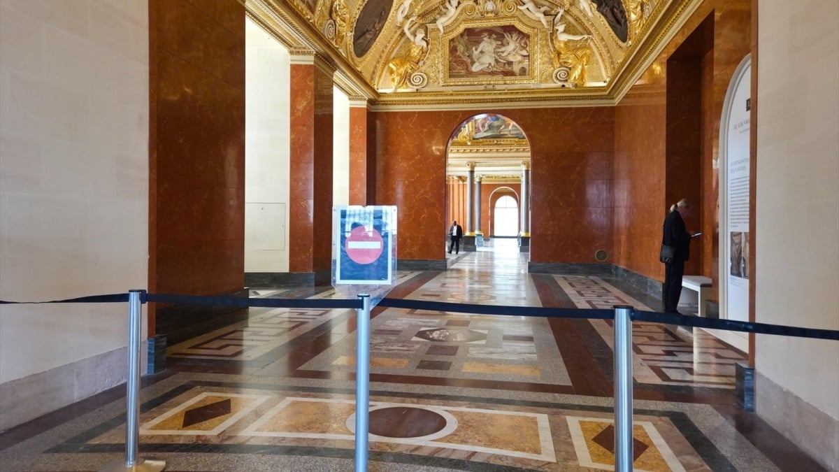 Prisión provisional para dos sospechosos por el robo de las joyas del Museo del Louvre