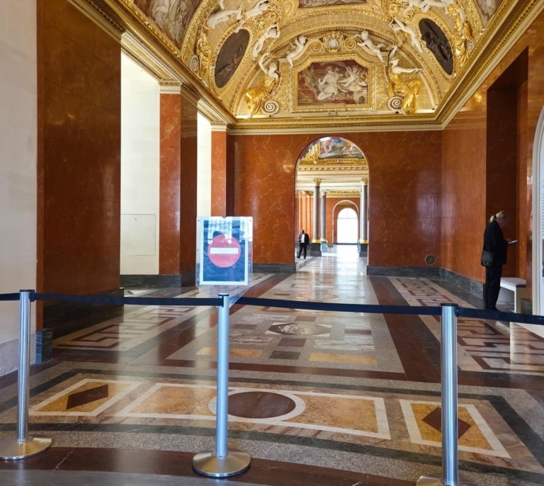 Prisión provisional para dos sospechosos por el robo de las joyas del Museo del Louvre