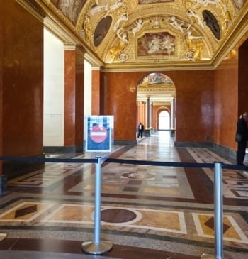 La presidenta del Louvre admite fallos de seguridad tras el robo de [...]
