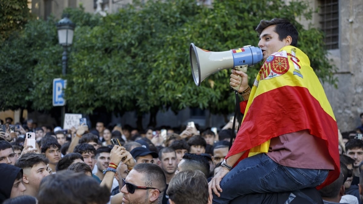 Amplio dispositivo policial en Granada ante la visita del activista Vito Quiles a la Facultad de Derecho