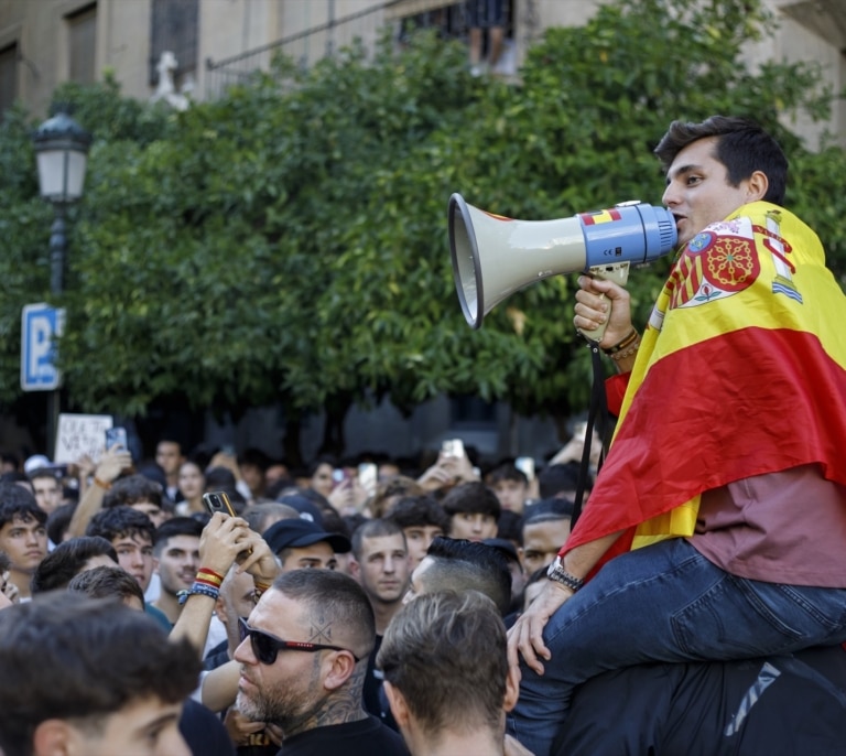 Amplio dispositivo policial en Granada ante la visita del activista Vito Quiles a la Facultad de Derecho