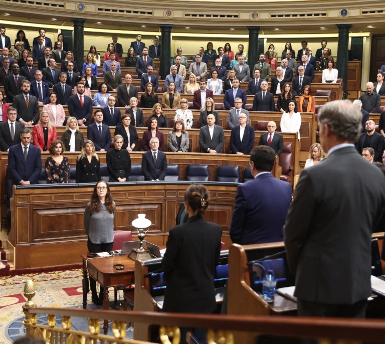 Feijóo reitera las acusaciones de "mentira" pero Sánchez rechaza el choque por el aniversario de la dana: "Hoy no es el día"