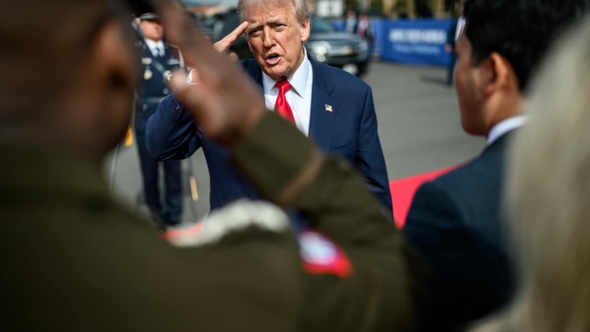Trump niega haber ordenado ataques contra instalaciones militares en Venezuela