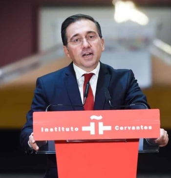 Albares contenta a la presidenta de México: "Hubo injusticia con los pueblos [...]