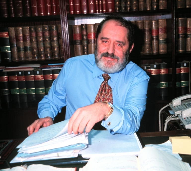 Fallece Rodríguez Menéndez, el abogado que tenía animales salvajes en su casa y defendió a 'El Dioni'