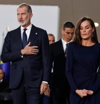 Gritos de "asesino" y "rata cobarde" contra Mazón al inicio del funeral por la DANA