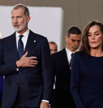 Valencia rinde homenaje a las víctimas de la DANA en un funeral [...]