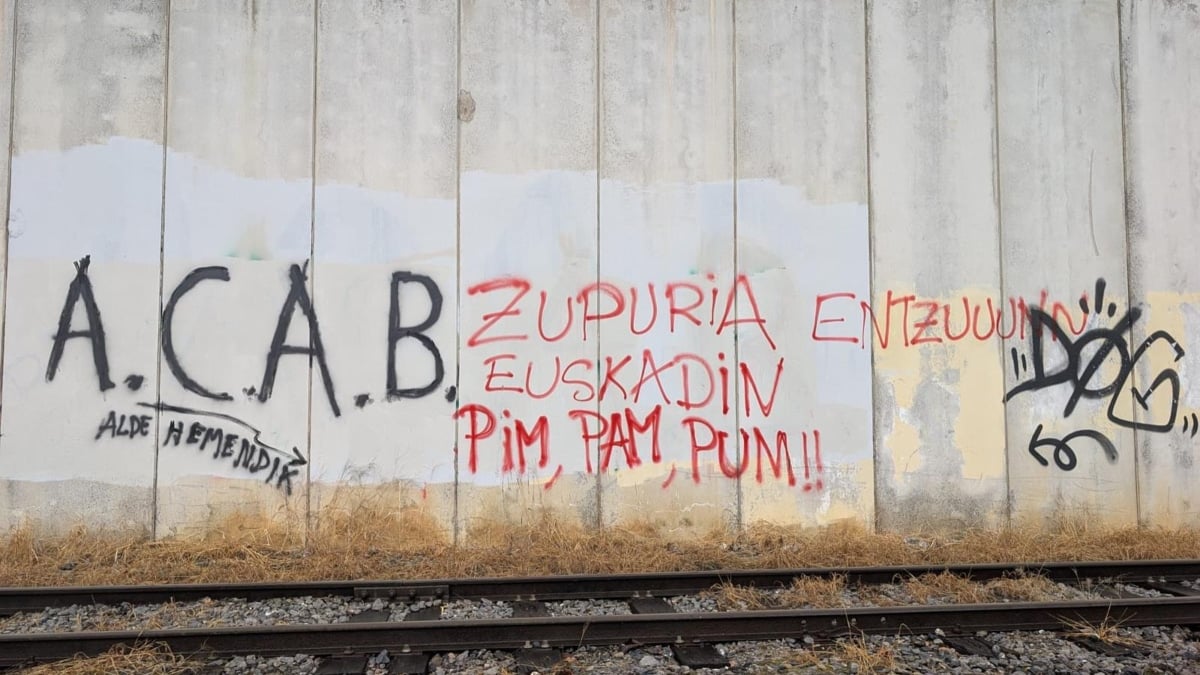 Aparecen pintadas amenazantes contra el consejero vasco de Seguridad: "Zupiria, entzun, pim, pam pum"
