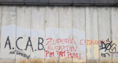 Aparecen pintadas amenazantes contra el consejero vasco de Seguridad: "Zupiria, entzun, pim, pam pum"