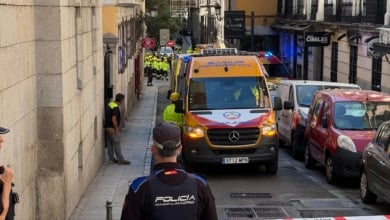La Policía busca atrapados al derrumbarse un edificio en el centro de Madrid