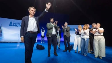Génova presiona a Vox con la amenaza electoral si no sacan adelante los presupuestos en Baleares, Aragón y Extremadura
