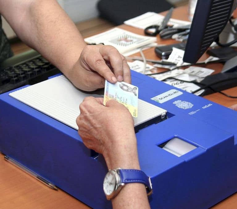 Cuando en 2026 todavía te piden que la firma sea “igual a la del DNI”