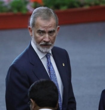 Felipe VI intercede en la 'batalla' de la lengua: "El español debe [...]