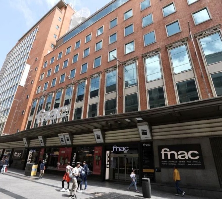 La Fnac de Callao reabre hoy sus puertas tras diez meses de obras: más espacios, música, libros y una gran fiesta de inauguración