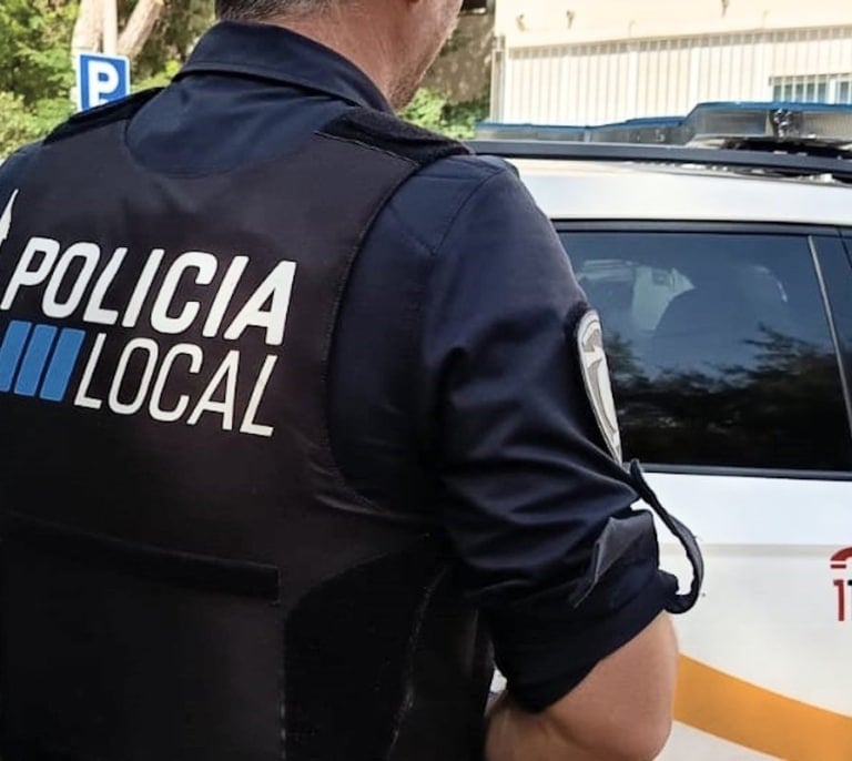 Arrestan a un hombre en permiso penitenciario por sustraer el teléfono de un turista en Palma